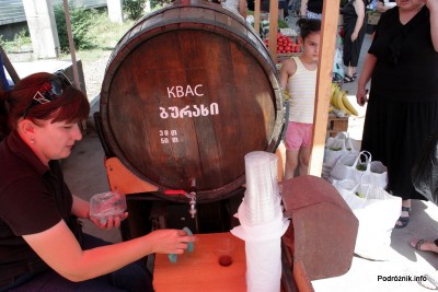 Gruzja - Tbilisi - sierpień 2012 - pyszny lodowaty kwas chlebowy