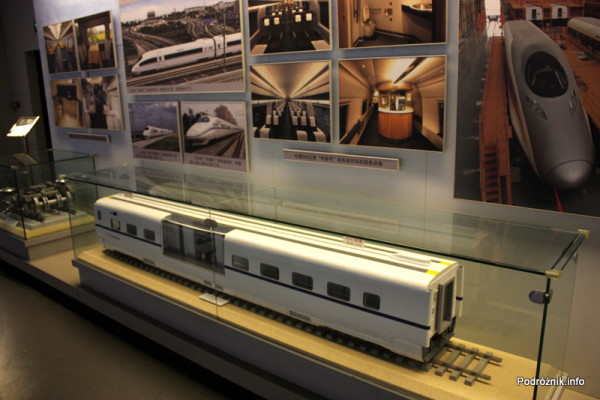 Chiny - Pekin - Muzeum Kolejnictwa - makieta wagonu kolei wielkich prędkości - kwiecień 2013