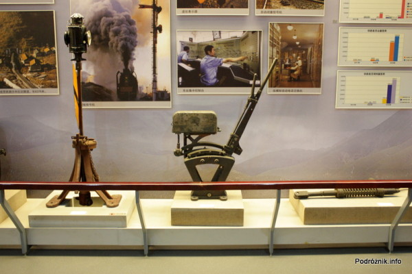 Chiny - Pekin - Muzeum Kolejnictwa - dawne systemy sterowania ruchem - kwiecień 2013