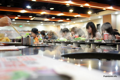 Chiny - Pekin - restauracja gdzie samemu gotuje się danie - kwiecień 2013