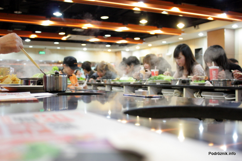 Wieczorne jedzenie w Pekinie ze świetną zabawą w jego przygotowanie