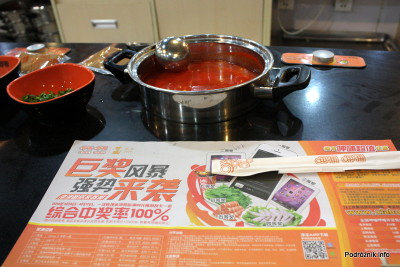 Chiny - Pekin - czerwona pikantna zupa - kwiecień 2013