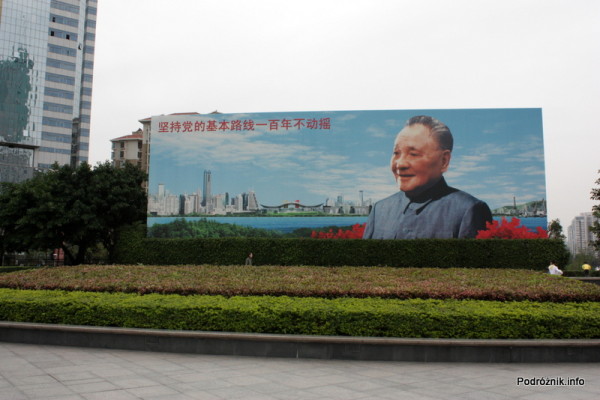 Chiny - Shenzhen - wielki billboard przedstawiający Deng Xiaopinga - kwiecień 2013