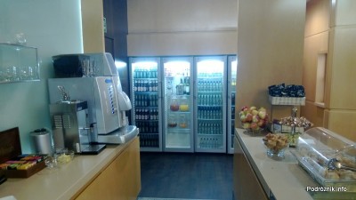 Polska - Warszawa - Lotnisko Chopina - Salonik Executive Lounge Ballada - lodówki z napojami - kwiecień 2013