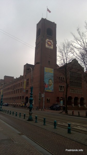 Holandia - Amsterdam - wzdłuż ulicy Damrak - kwiecień 2013