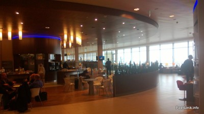 Holandia - Amsterdam - Lotnisko Schiphol - KLM Crown Lounge - kącik z jedzeniem - kwiecień 2013