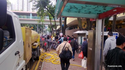 Hongkong - parking rowerowy przed stacją metra Sheung Shui - kwiecień 2013