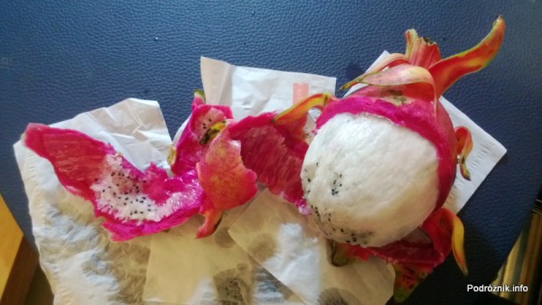 Chiny - Shenzhen - smoczy owoc w połowie obrany - kwiecień 2013