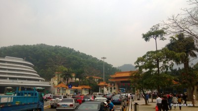 Chiny - Shenzhen - ogród botaniczny - brama wejściowa - kwiecień 2013