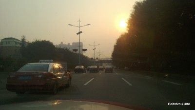 Chiny - Shenzhen - jedna z głównych dróg - kwiecień 2013