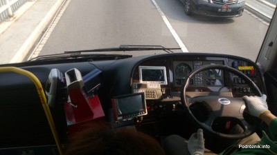 Chiny - Makao - kierowca miejskiego autobusu i jego stanowisko pracy - kwiecień 2013