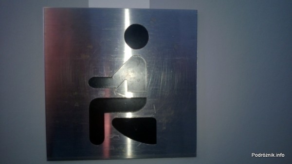 Chiny - Makao - Taipa - symbol toalety z muszlą klozetową - kwiecień 2013