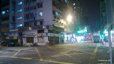 Chiny - Hongkong - skrzyżowanie nocą - kwiecień 2013