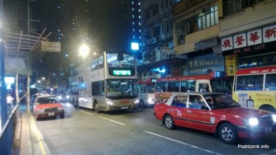 Chiny - Hongkong - ruch uliczny nocą - kwiecień 2013