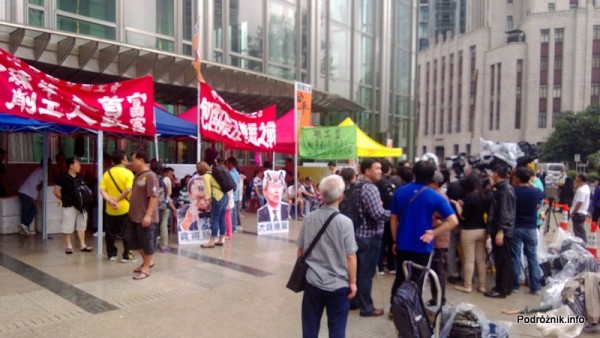 Chiny - Hongkong - strajkujący pracownicy z transparentami - kwiecień 2013