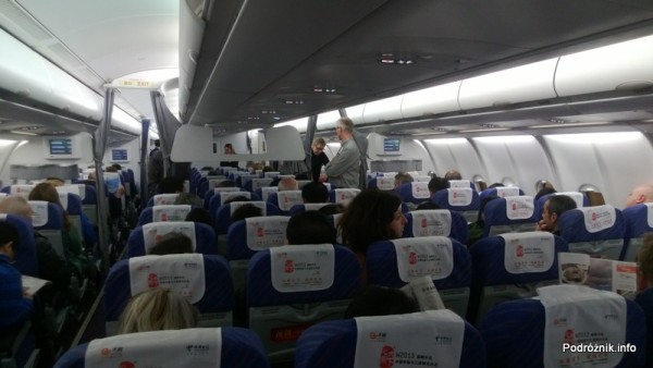China Southern - Airbus A330 - CZ345 - B-6500 - Klasa ekonomiczna (Economy Class) - wnętrze - kwiecień 2013
