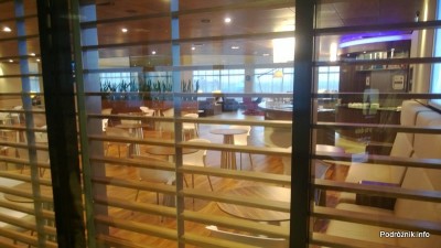 Holandia - Lotnisko w Amsterdamie - Amsterdam Airport Schiphol KLM Crown Lounge - miejsce do jedzenia - kwiecień 2013