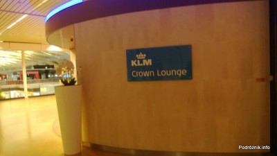 Holandia - Lotnisko w Amsterdamie - Amsterdam Airport Schiphol KLM Crown Lounge - logo na ścianie - kwiecień 2013