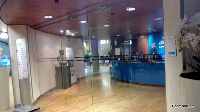 Holandia - Lotnisko w Amsterdamie - Amsterdam Airport Schiphol KLM Crown Lounge - przed recepcją - kwiecień 2013