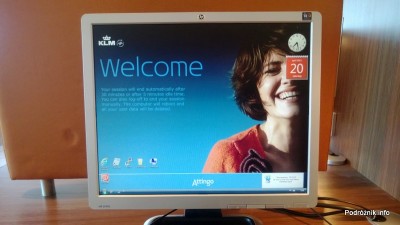 Holandia - Lotnisko w Amsterdamie - Amsterdam Airport Schiphol - KLM Crown Lounge - ekran komputera w części biznesowej - kwiecień 2013