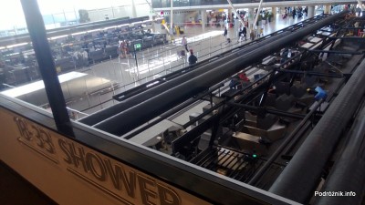 Holandia - Lotnisko w Amsterdamie - Amsterdam Airport Schiphol - AMS - hala odlotów widziana z góry - kwiecień 2013