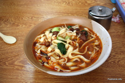 Chiny - Pekin - duża porcja zupy zupełnie niepodobna do znanych nam chińskich zupek - kwiecień 2013