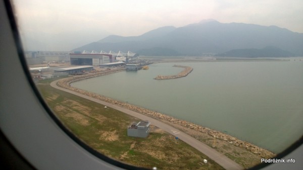 Lotnisko w Hongkongu - Hong Kong International Airport - widok znad pasa - kwiecień 2013