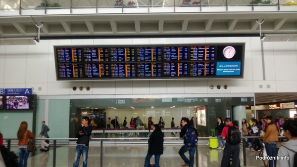 Lotnisko w Hongkongu - Hong Kong International Airport - tablica przylotów - kwiecień 2013