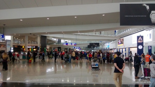 Lotnisko w Hongkongu - Hong Kong International Airport - hala przylotowa - kwiecień 2013