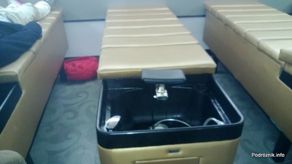 Chiny - Shenzhen - łóżko do mycia głowy u fryzjera - kwiecień 2013