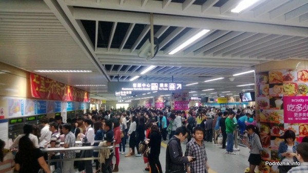 Chiny - Shenzhen - kasy w metrze - kwiecień 2013