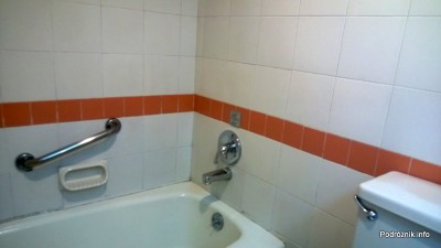 Chiny - Makao - Hotel Best Western Sun Sun Makau - pokój dwuosobowy - łazienka - wanna - kwiecień 2013