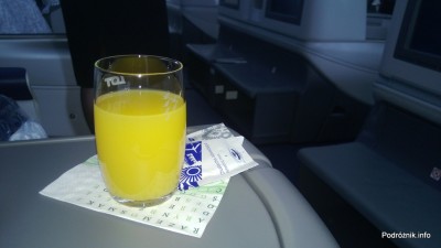 Polskie Linie Lotnicze LOT - Boeing 787 Dreamliner (SP-LRA) - Klasa Biznes (Elite Club) - drink powitalny - czerwiec 2013