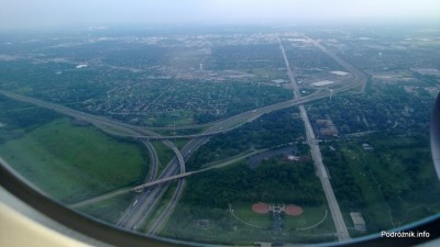 USA - przedmieścia Chicago z lotu ptaka - skrzyżowanie autostrad I355 i I290 przy Foxdale Park - czerwiec 2013