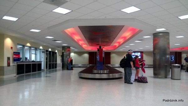 USA - Lotnisko w Nowym Orleanie  (Louis Armstrong New Orleans International Airport MSY) - karuzela bagażowa - czerwiec 2013
