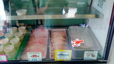 USA - sklep z owocami morza na przedmieściach Nowego Orleanu - filety z suma i lucjana czerwonego oraz ostrygi - czerwiec 2013