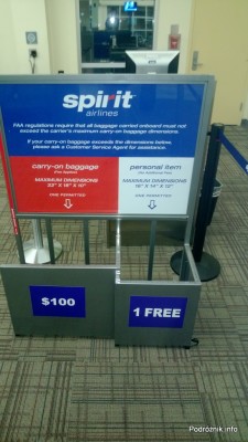 USA - Lotnisko w Nowym Orleanie (Louis Armstrong New Orleans International Airport MSY) - skrzynki do pomiaru bagażu Spirit Airlines - czerwiec 2013
