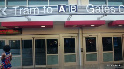 USA - Lotnisko w Minneapolis (Minneapolis Saint Paul International Airport) - stacja kolejki łączącej terminale A i B - czerwiec 2013