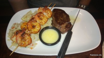 USA - przedmieścia Chicago - Longhorn Steaks - mały stek z krewetkami - czerwiec 2013