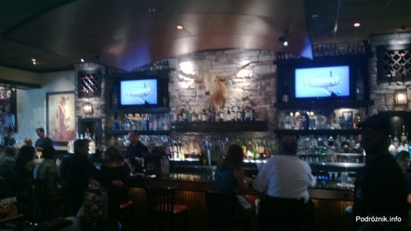 USA - przedmieścia Chicago - Longhorn Steaks - bar - czerwiec 2013