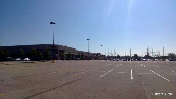 USA - przedmieścia Chicago - duży parking - czerwiec 2013