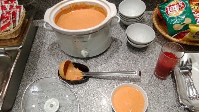 USA - Chicago O'Hare International Airport - Terminal 5 - Swissport Lounge - zupa - czerwiec 2013