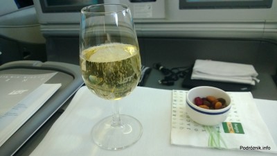 Polskie Linie Lotnicze LOT - Boeing 787 Dreamliner (SP-LRA) - Klasa Biznes (Elite Club) - szampan i bakalie - czerwiec 2013