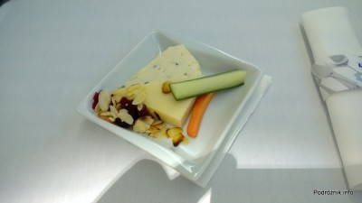 Polskie Linie Lotnicze LOT - Boeing 787 Dreamliner (SP-LRA) - Klasa Biznes (Elite Club) - deska serów - czerwiec 2013