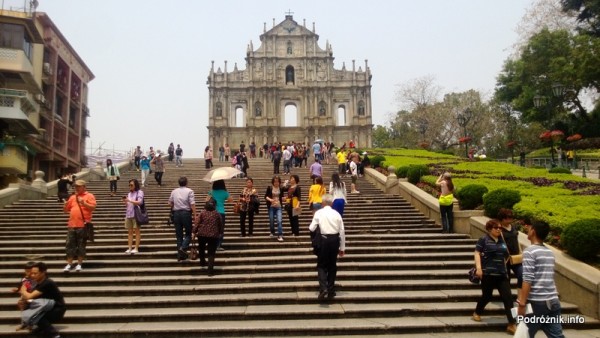Chiny - Makao - schody przed ruinami katedry św. Pawła - kwiecień 2013