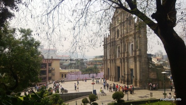 Chiny - Makao - plac na szczycie schodów przed ruinami katedry świętego Pawła - kwiecień 2013