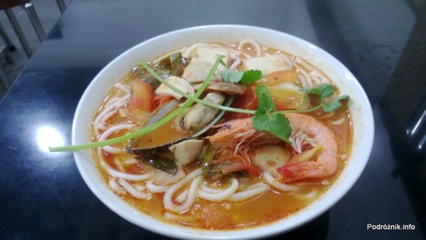 Chiny - Makao - tajska zupa z krewetkami i małżami - kwiecień 2013