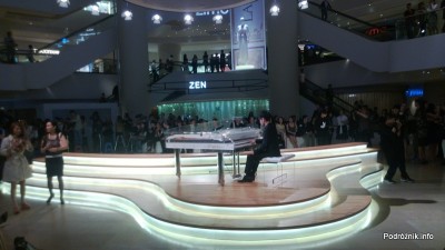 Chiny - Hongkong - La Perla Fashion Show at Pacific Place - kwiecień 2013