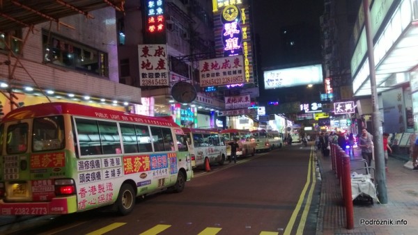 Chiny - Hongkong - busy dowożące turystów w okolice bazaru - kwiecień 2013