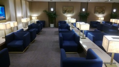 Chiny - Hongkong - lotnisko (Hong Kong International Airport HKG) - Salonik China Airlines (China Airlines Lounge) - część wypoczynkowa - kwiecień 2013